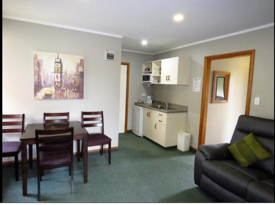 Palmcourt Motel *
